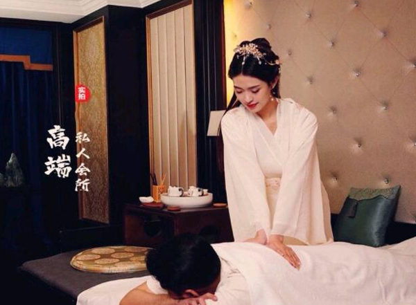 前天我在合肥一家养生会所，帮助你的身体慢慢放松